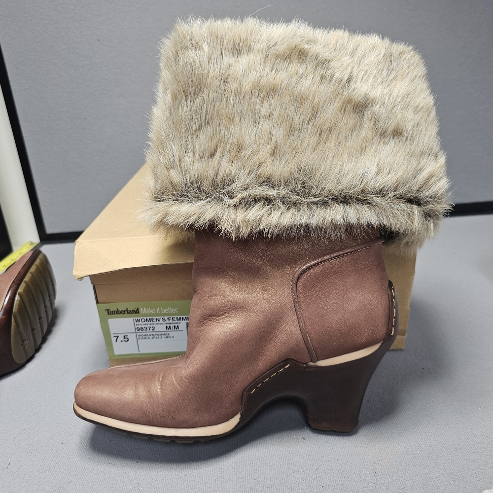 Vintage & New Timberland Bay Chester Fur Down Heeled Boots - Size 7.5 Rare Find